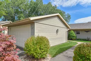 106 Tamarack Cir, Hartford, WI 53027 - Photo 15