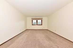 106 Tamarack Cir, Hartford, WI 53027 - Photo 3