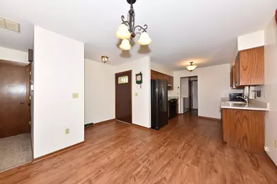 106  Tamarack Cir, Hartford, WI 53027 - Photo 7
