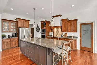 W174N7452  Wilson Dr, Menomonee Falls, WI 53051 - Photo 9