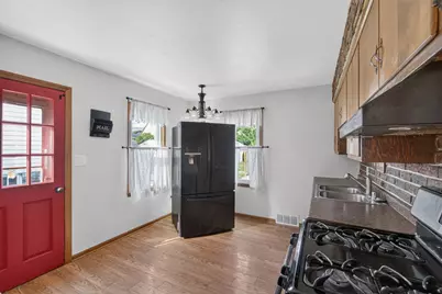 1641 S 81st St, West Allis, WI 53214 - Photo 5