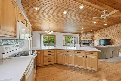 7844  Lakeview Rd, Racine, WI 53185 - Photo 15
