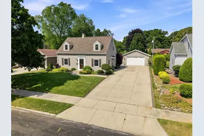 2214  Fairmont St, Manitowoc, WI 54220 - Photo 3