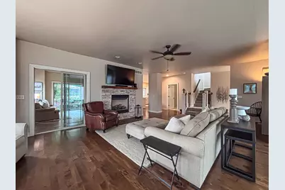 3607  Oak Valley Ln, Waukesha, WI 53188 - Photo 9