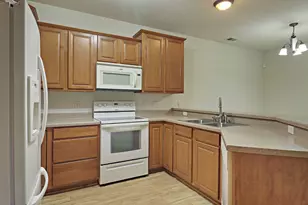 7156 Parkside Ln, Racine, WI 53406 - Photo 7