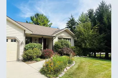 3989  Arrowhead Ct, Sheboygan, WI 53083 - Photo 3