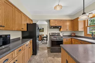 W158N10439 Old Farm Rd, Germantown, WI 53022 - Photo 11
