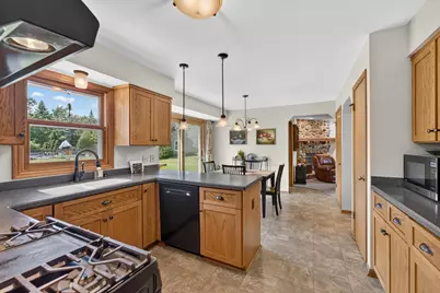 W158N10439  Old Farm Rd, Germantown, WI 53022 - Photo 11
