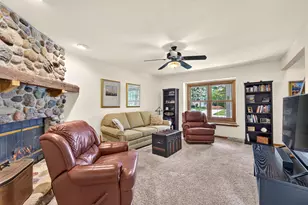 W158N10439 Old Farm Rd, Germantown, WI 53022 - Photo 17