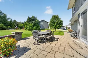 W158N10439 Old Farm Rd, Germantown, WI 53022 - Photo 9