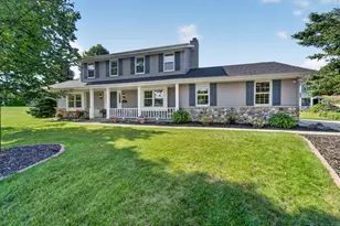 W158N10439 Old Farm Rd, Germantown, WI 53022 - Photo 3