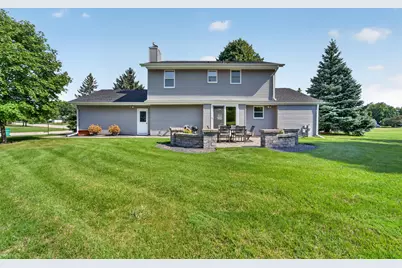 W158N10439  Old Farm Rd, Germantown, WI 53022 - Photo 3
