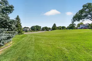 W158N10439 Old Farm Rd, Germantown, WI 53022 - Photo 7