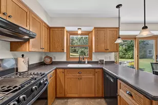 W158N10439 Old Farm Rd, Germantown, WI 53022 - Photo 13