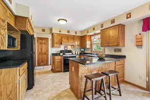306 W Juniper Dr, Grafton, WI 53024 - Photo 9