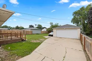 8128 W Sunbury Ct, Milwaukee, WI 53219 - Photo 15