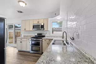 8128 W Sunbury Ct, Milwaukee, WI 53219 - Photo 7