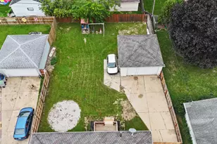 8128 W Sunbury Ct, Milwaukee, WI 53219 - Photo 19