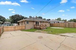 8128 W Sunbury Ct, Milwaukee, WI 53219 - Photo 17