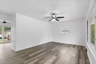 8128 W Sunbury Ct, Milwaukee, WI 53219 - Photo 5