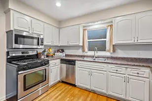 1007 Buena Vista Ave, Waukesha, WI 53188 - Photo 11