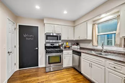 1007  Buena Vista Ave, Waukesha, WI 53188 - Photo 9
