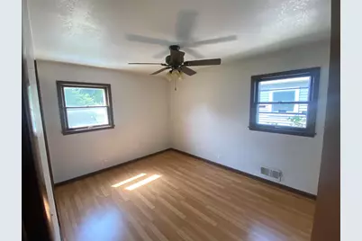 3409 W Wilbur Ave, Greenfield, WI 53221 - Photo 15