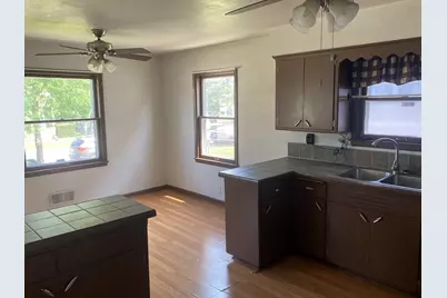 3409 W Wilbur Ave, Greenfield, WI 53221 - Photo 7
