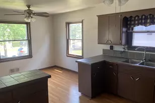 3409 W Wilbur Ave, Greenfield, WI 53221 - Photo 7