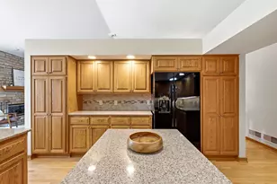 1209 E Sweetbriar Ln, Hartland, WI 53029 - Photo 11