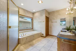 1209 E Sweetbriar Ln, Hartland, WI 53029 - Photo 13