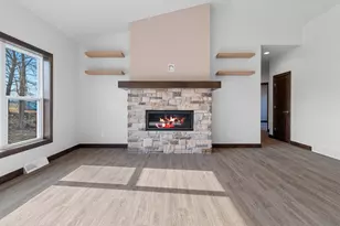 4631 Ridge Ct, Manitowoc, WI 54220 - Photo 7