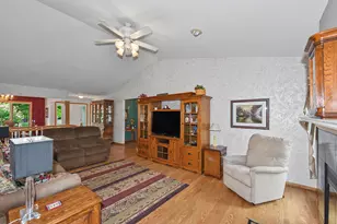 1508 MacKenzie Ln, Oconomowoc, WI 53066 - Photo 7