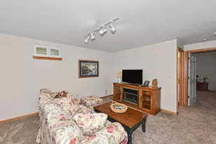 1508 MacKenzie Ln, Oconomowoc, WI 53066 - Photo 31