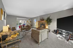 922 River Hill Dr, Waukesha, WI 53189 - Photo 7