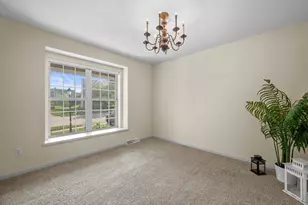 922 River Hill Dr, Waukesha, WI 53189 - Photo 5