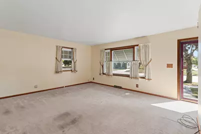 2508  Division St, Manitowoc, WI 54220 - Photo 5