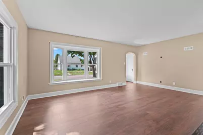 3972 S 5th Pl, Milwaukee, WI 53207 - Photo 9