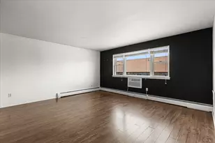 2121 N Cambridge Ave, Milwaukee, WI 53202 - Photo 15