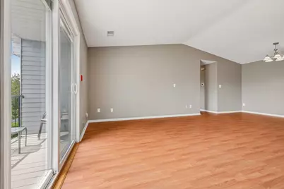 1047  Prairie Dr #202, Racine, WI 53406 - Photo 7