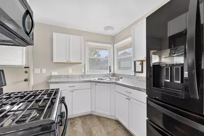 8125 W Clovernook St, Milwaukee, WI 53223 - Photo 5
