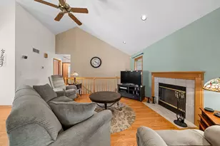 809 Tuckaway Ct, Twin Lakes, WI 53181 - Photo 7