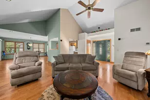 809 Tuckaway Ct, Twin Lakes, WI 53181 - Photo 5