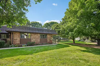 17690  Nassau Dr, Brookfield, WI 53045 - Photo 3