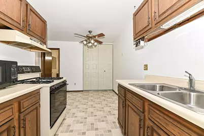 6183 W Howard Ave #9, Greenfield, WI 53220 - Photo 11