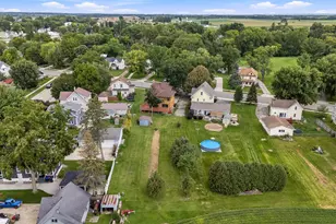 634 E Oak Grove St, Juneau, WI 53039 - Photo 11