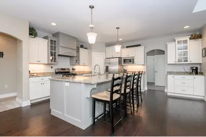 W175N5262  Highridge Dr, Menomonee Falls, WI 53051 - Photo 9