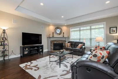 W175N5262  Highridge Dr, Menomonee Falls, WI 53051 - Photo 3