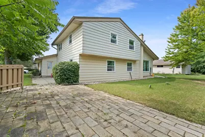 6074  Thornapple Ln, Greendale, WI 53129 - Photo 23