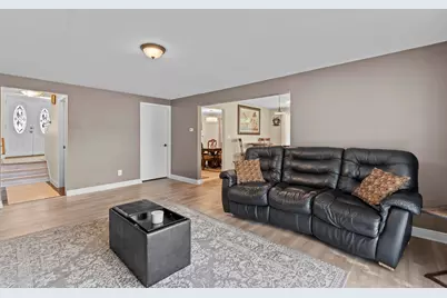6074  Thornapple Ln, Greendale, WI 53129 - Photo 11